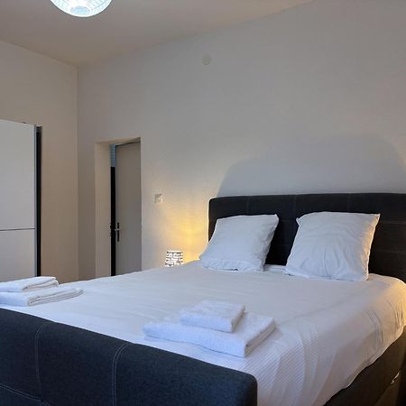 Charmant Appartement Au Coeur De ซิยง ภายนอก รูปภาพ