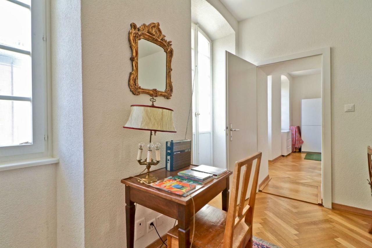 Charmant Appartement Au Coeur De ซิยง ภายนอก รูปภาพ